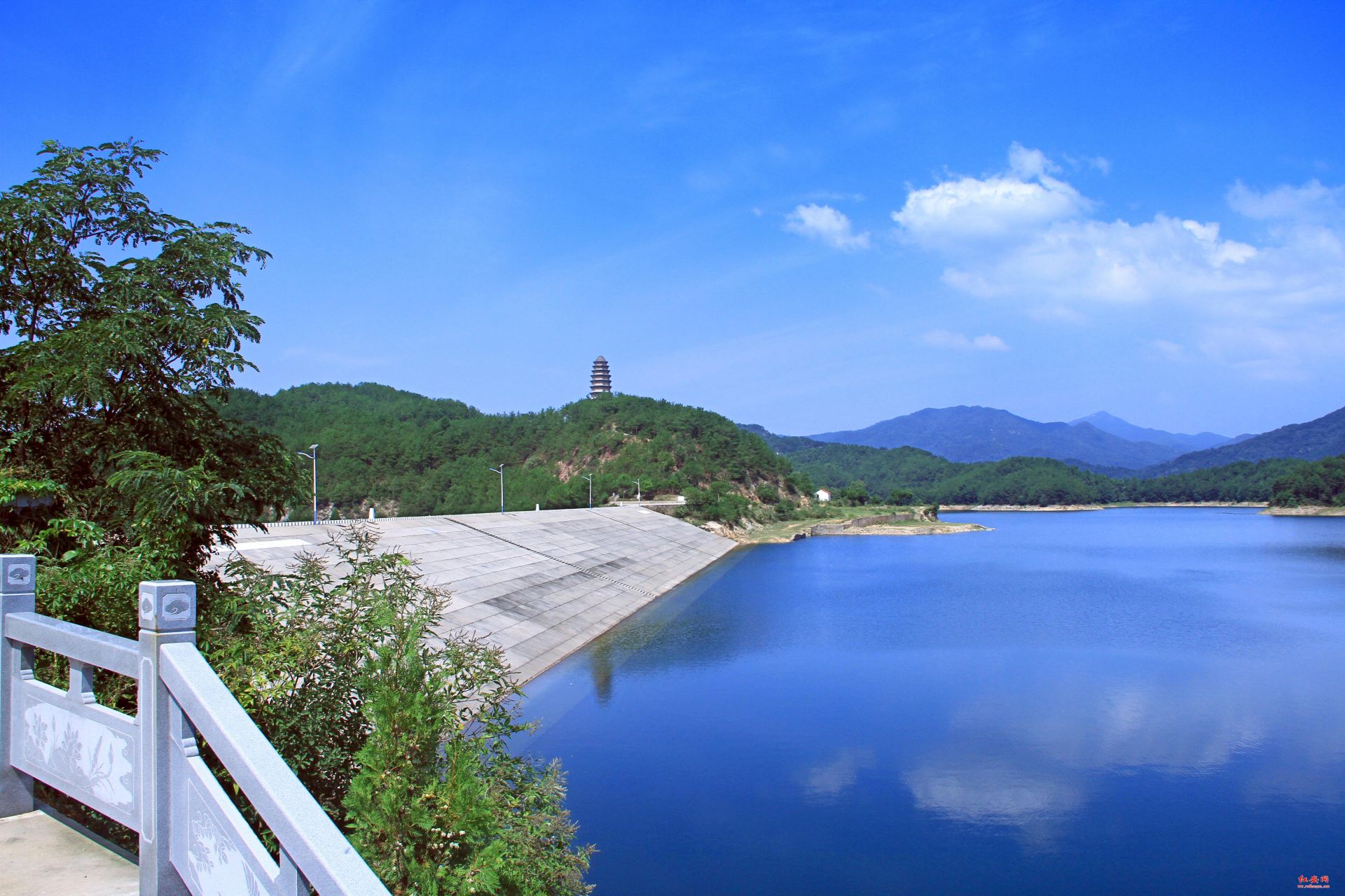 新县香山湖风景区图片