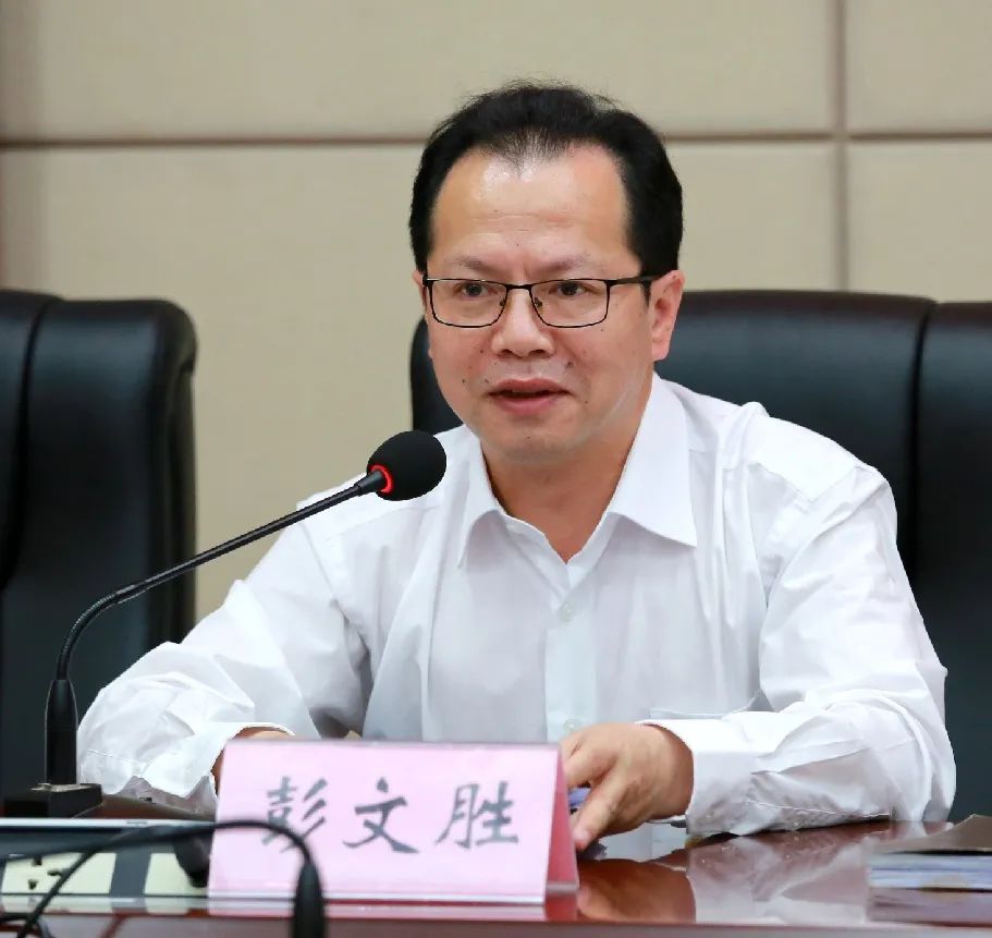 彭文胜市自然资源和规划局党组书记,局长答:您说的刚好是我们推行的