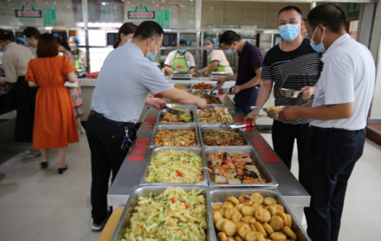 红安一中关注饮食安全创建满意食堂