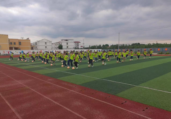 八里湾镇中心学校开展校校行活动