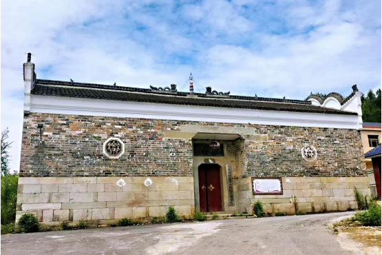 八里湾镇莲花山村共同缔造村民齐上阵互学互评乡村环境焕新颜