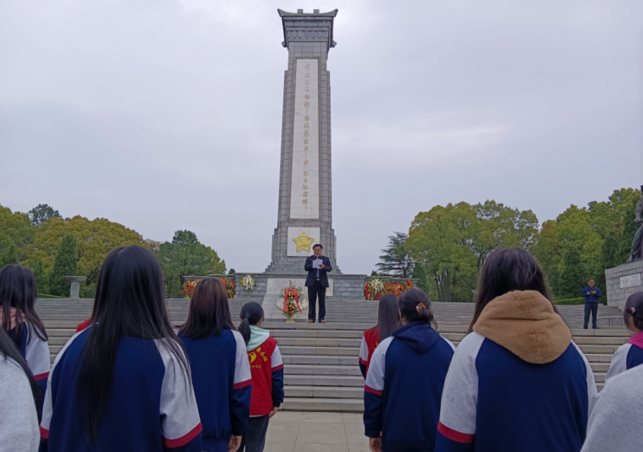 红安县职教中心开展缅怀先烈志共铸中国魂活动