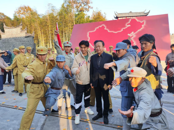 高希希执导大型红色实景剧红安永远红震撼亮相透露明年还有大戏在红安