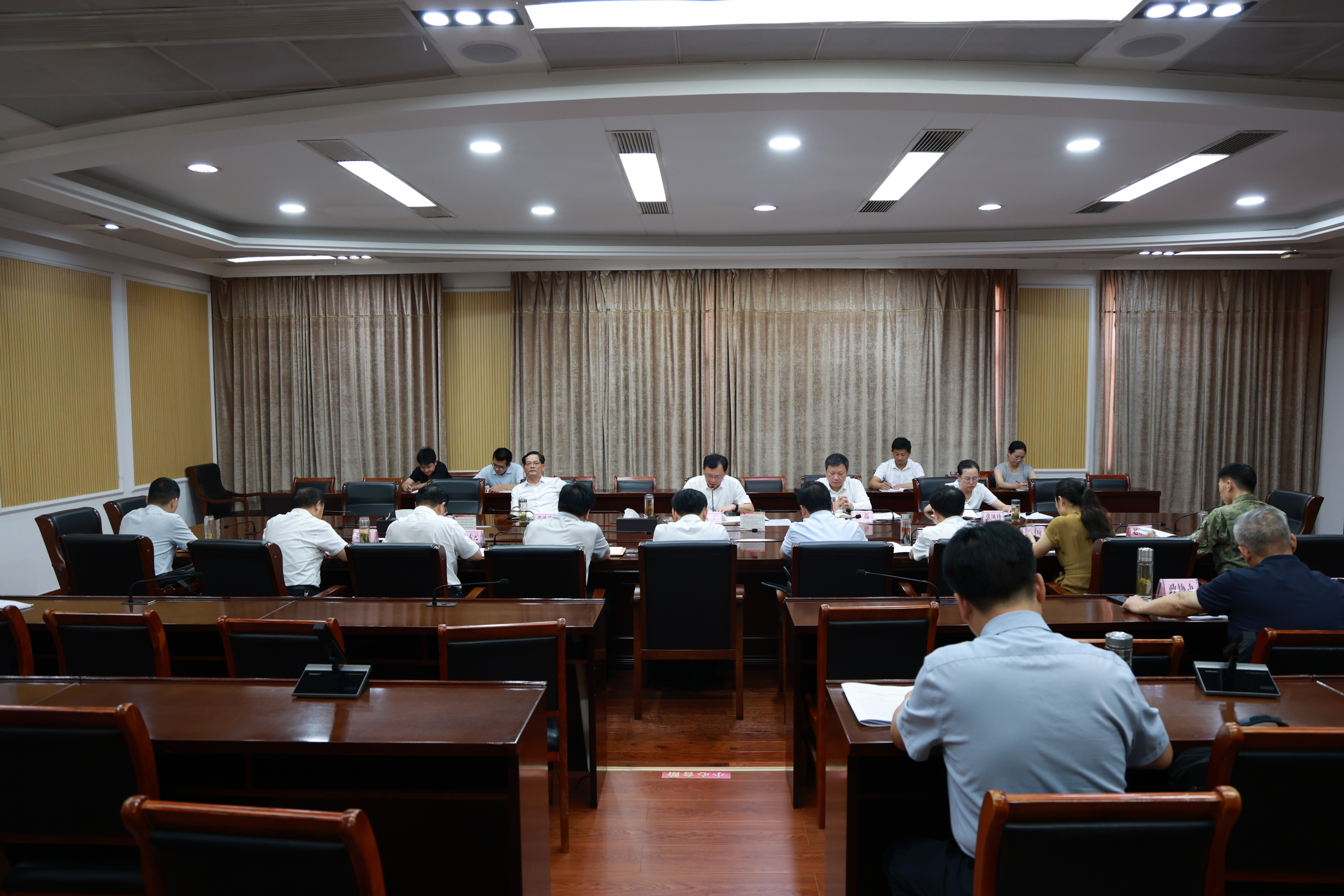 胡广主持召开第十五届县委常委会第120次（扩大）会议