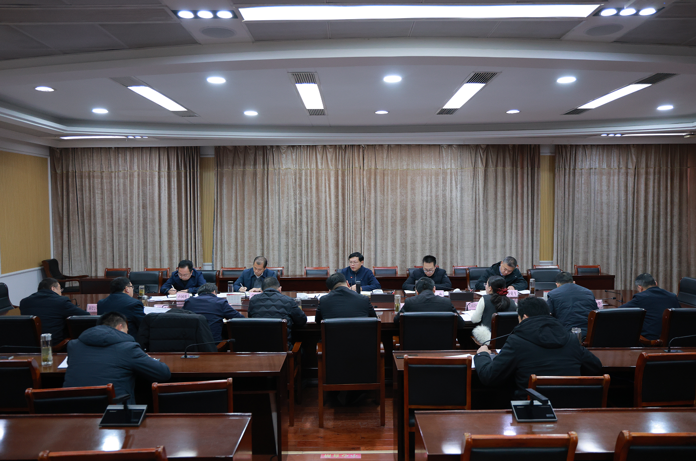 胡广主持召开近期重点招商项目调度会