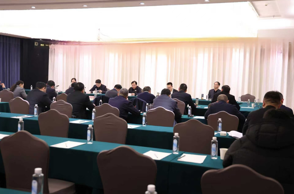 胡广主持召开第十五届县委常委会（扩大）会议