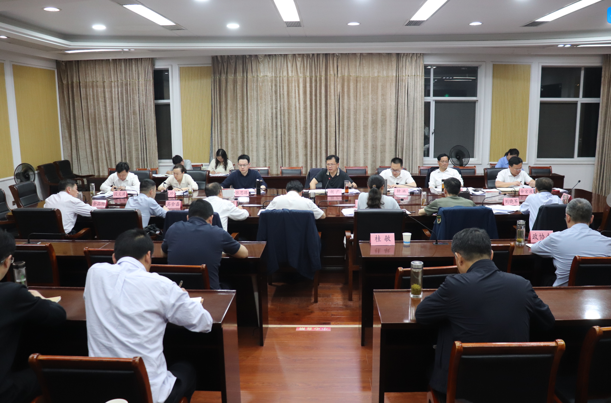 快讯：胡广主持召开第十五届县委常委会第144次（扩大）...