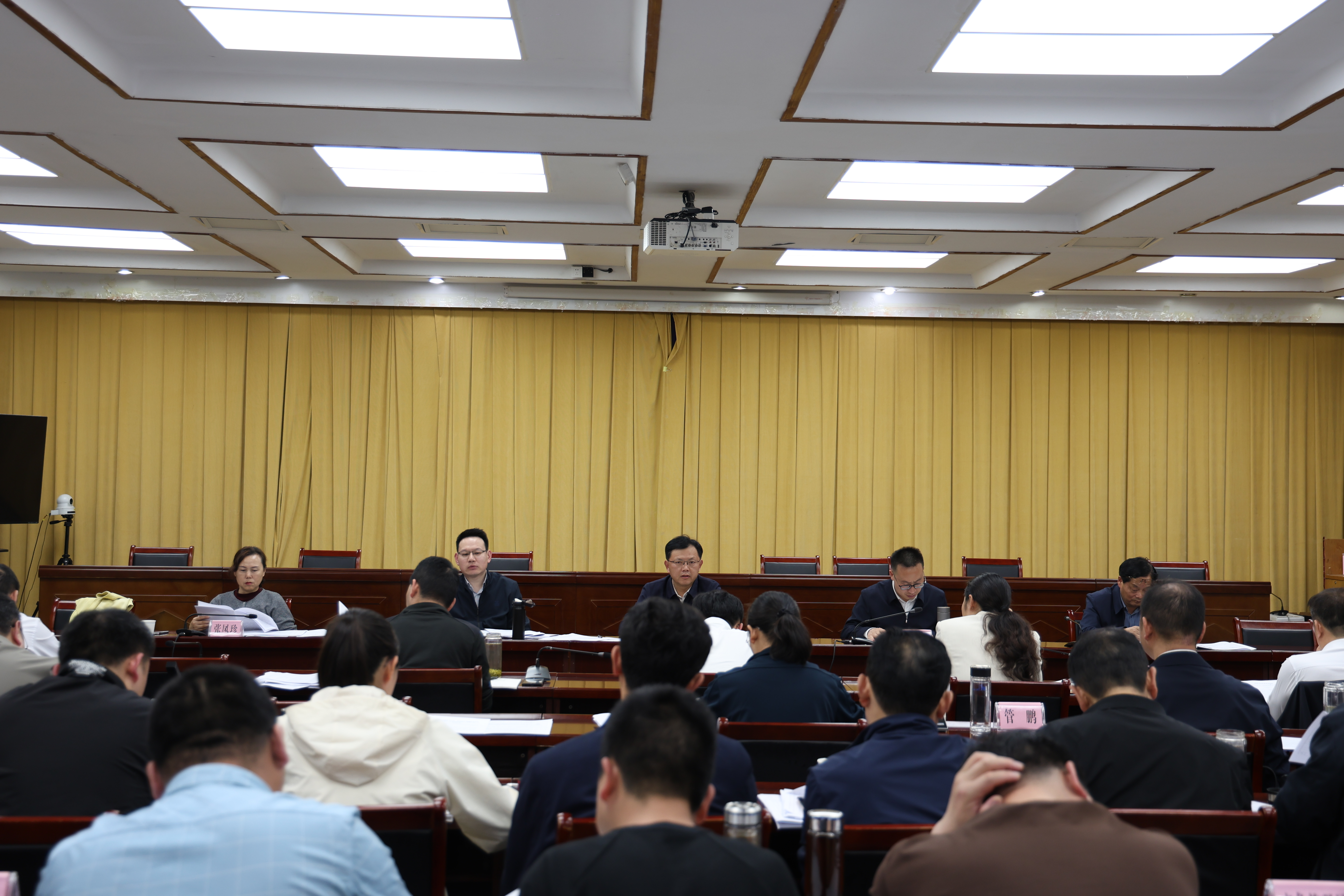 胡广主持召开红安县贯彻落实《关于加快革命老区振兴发展...