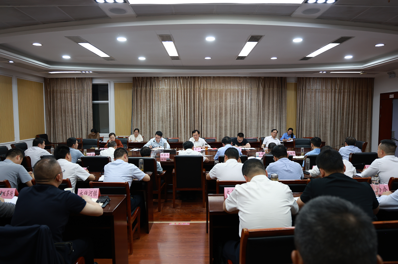 快讯：胡广主持召开第十五届县委常委会（扩大）会议