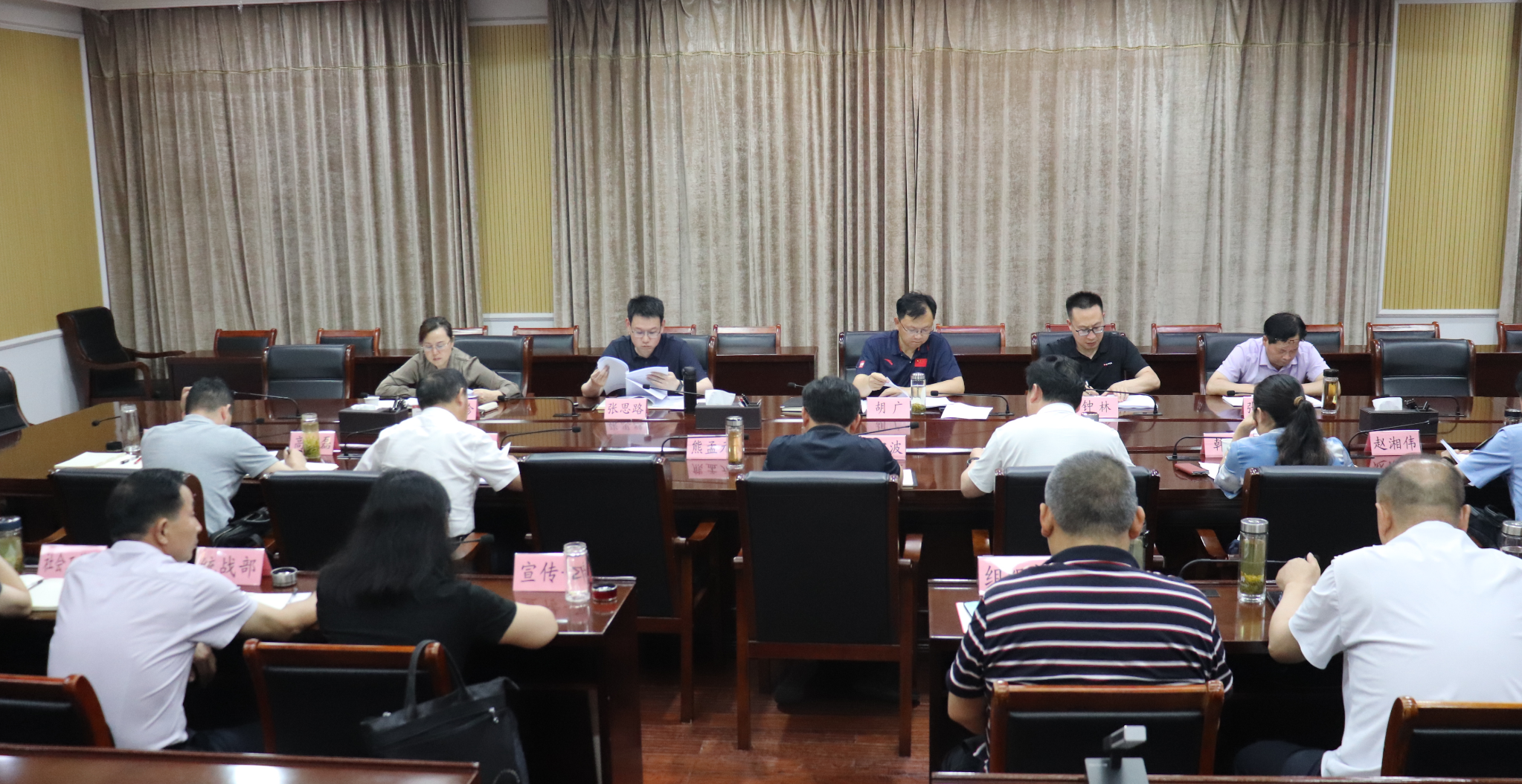 胡广主持县委理论学习中心组2026年第5次集中学习