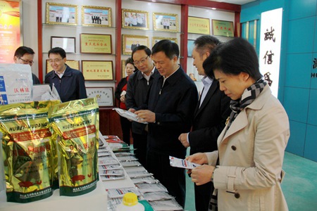 田静来我县调研精准扶贫和保密工作