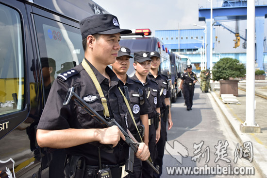 特警执勤_副本.jpg