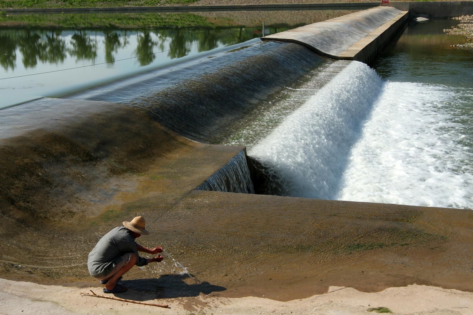 房县重拳整治饮用水源区水质