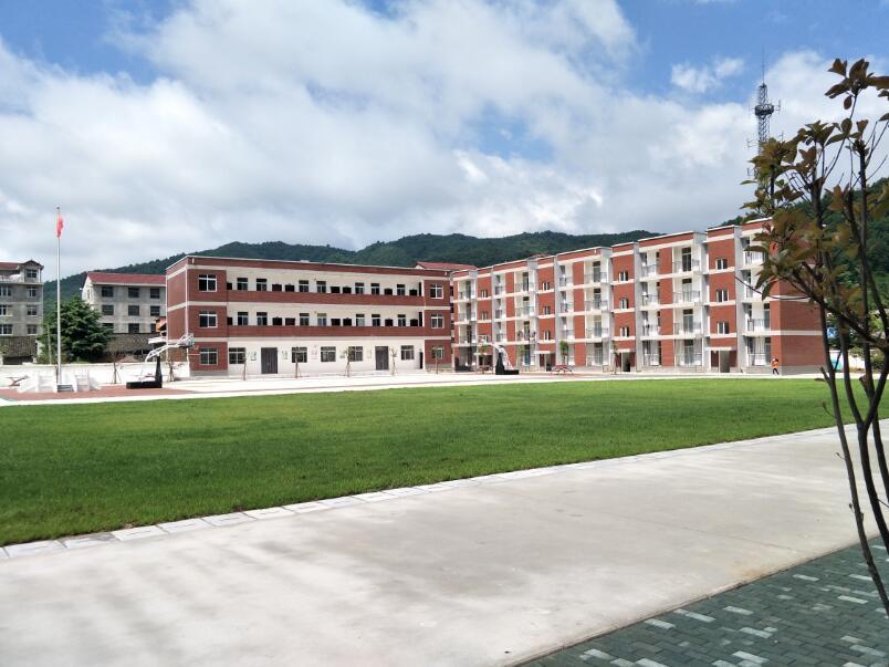 房县土城小学全力打造靓丽校园