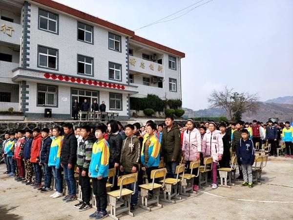 房县姚坪中学召开春季法治安全教育大会