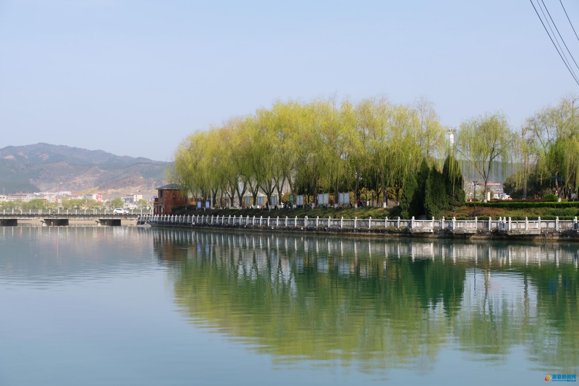 来房县半岛湾 倾听春风的絮语