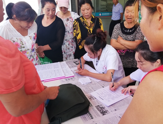 窑淮镇组织辖区育龄妇女进行免费两癌筛查体检