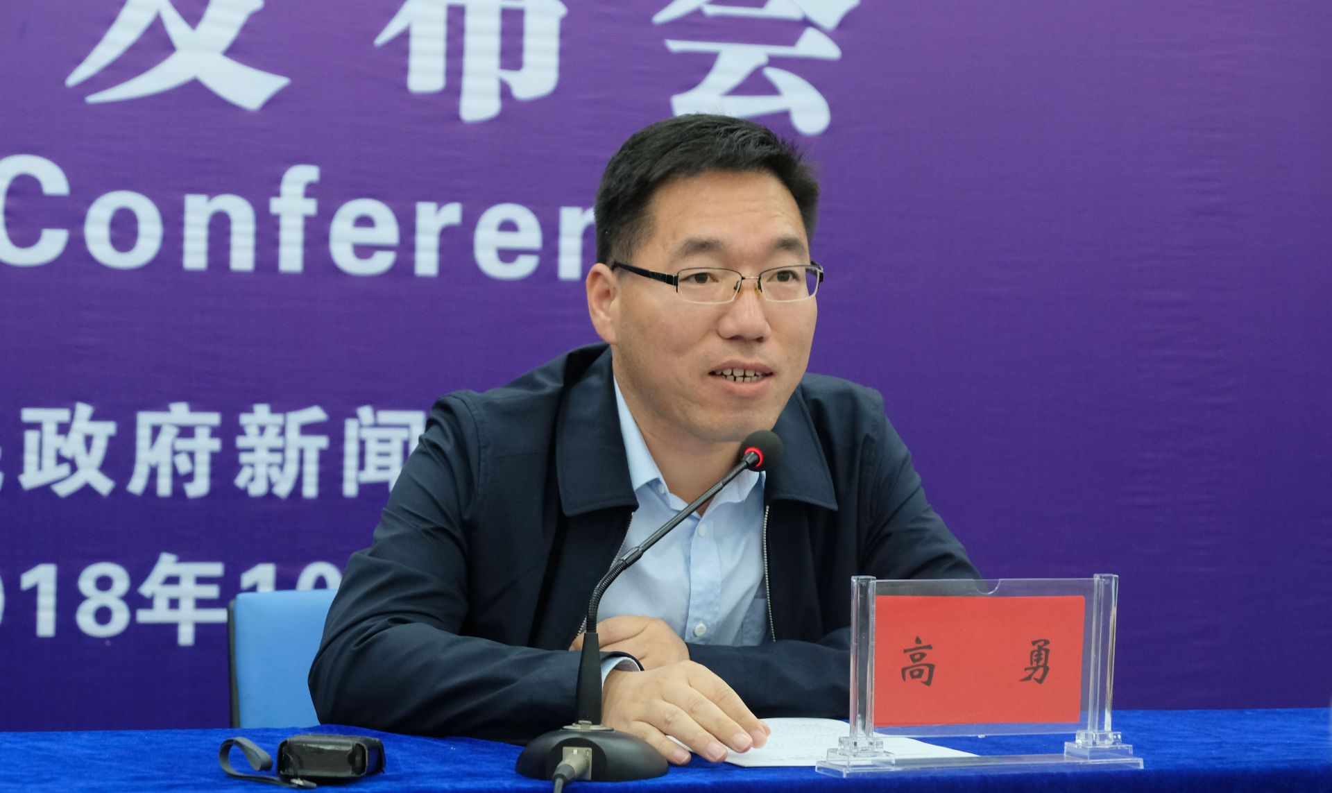 发布会上,房县县委常委,宣传部部长高勇介绍了中国扶贫日·湖北旅游