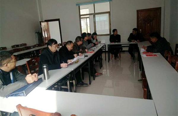 房县一中进村入户察实情精准帮扶显真情