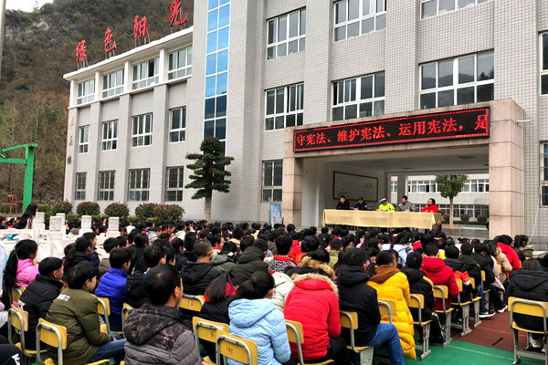 野人谷学校举行法制教育讲座