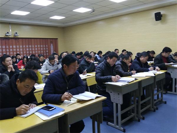 房县一中举办个性学生的引导与教育班主任论坛