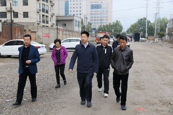 单位负责人调研我县城区交通建设工作,县政府党组成员刘庆海陪同调研