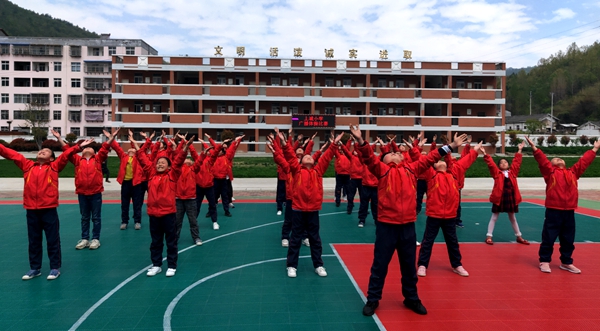 土城小学开展七彩阳光广播体操比赛