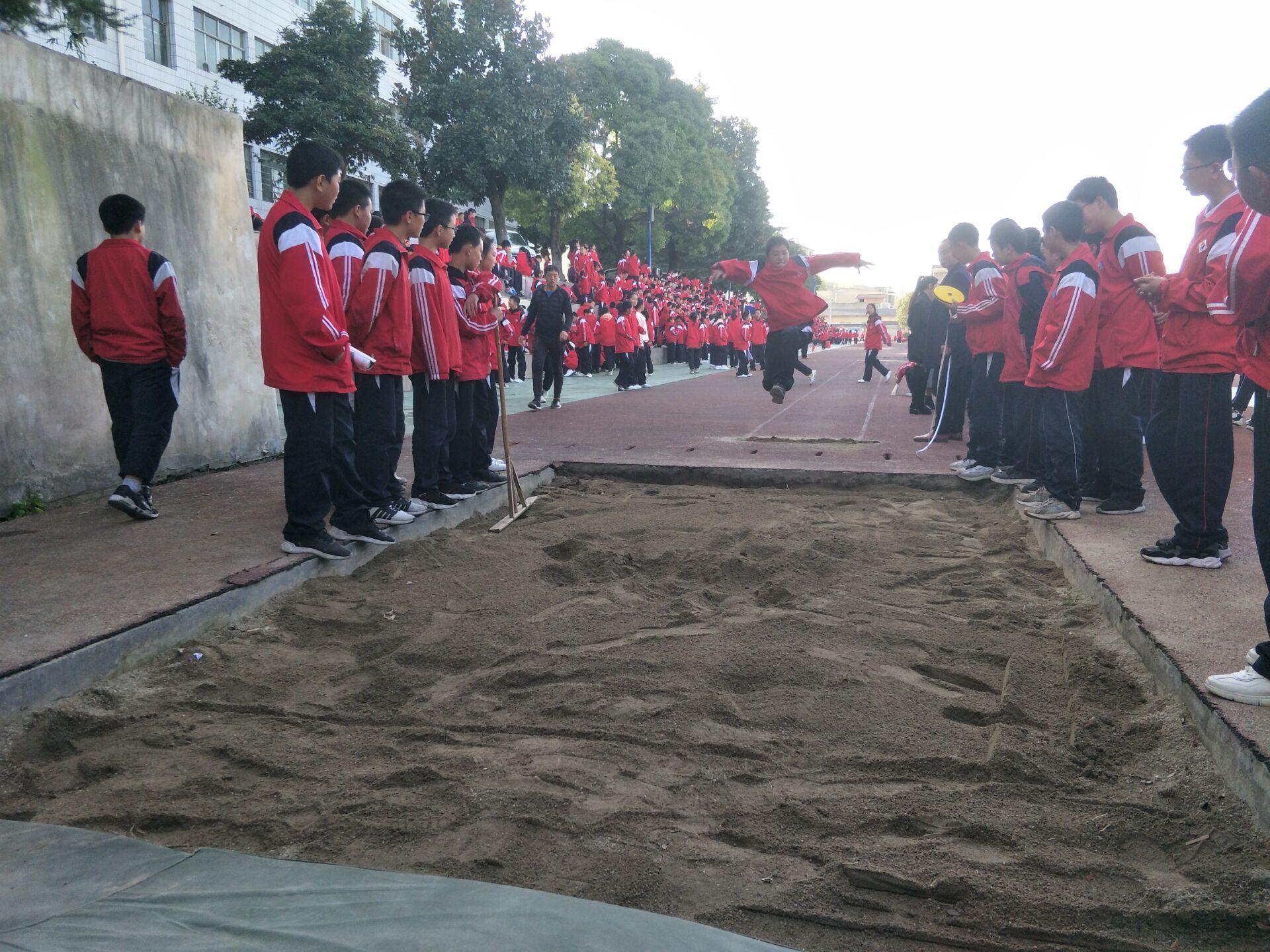 七河中学举办第十四届田径运动会