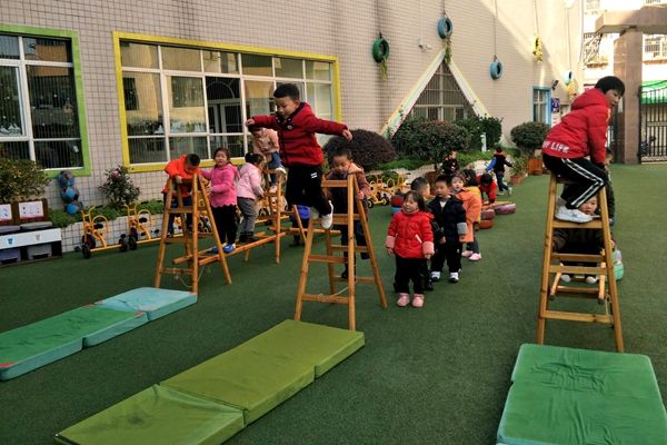 房县幼儿园开展晨间体能大循环活动