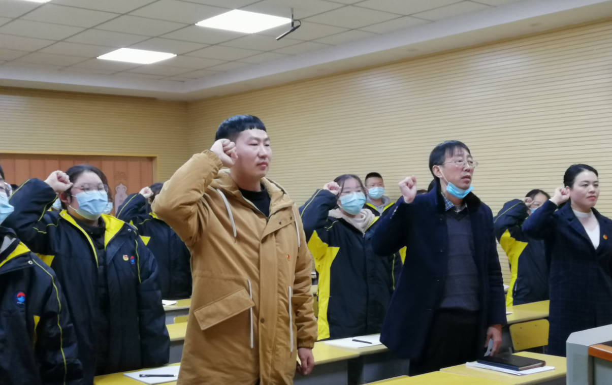 湖北省学习贯彻党的十九届五中全会精神青年宣讲团走进房县一中