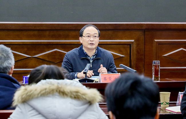 蔡贤忠在全县优化营商环境企业家座谈会上强调持续打造一流的营商环境