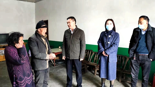 肖大有到青峰镇走访慰问困难群众_房县新闻网