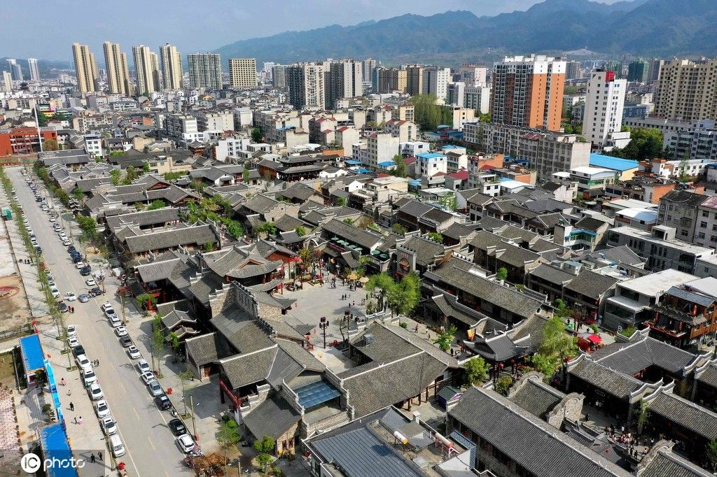 湖北省十堰市房县的西关古街拥有极其悠久的历史和文化烙印,也是荆楚