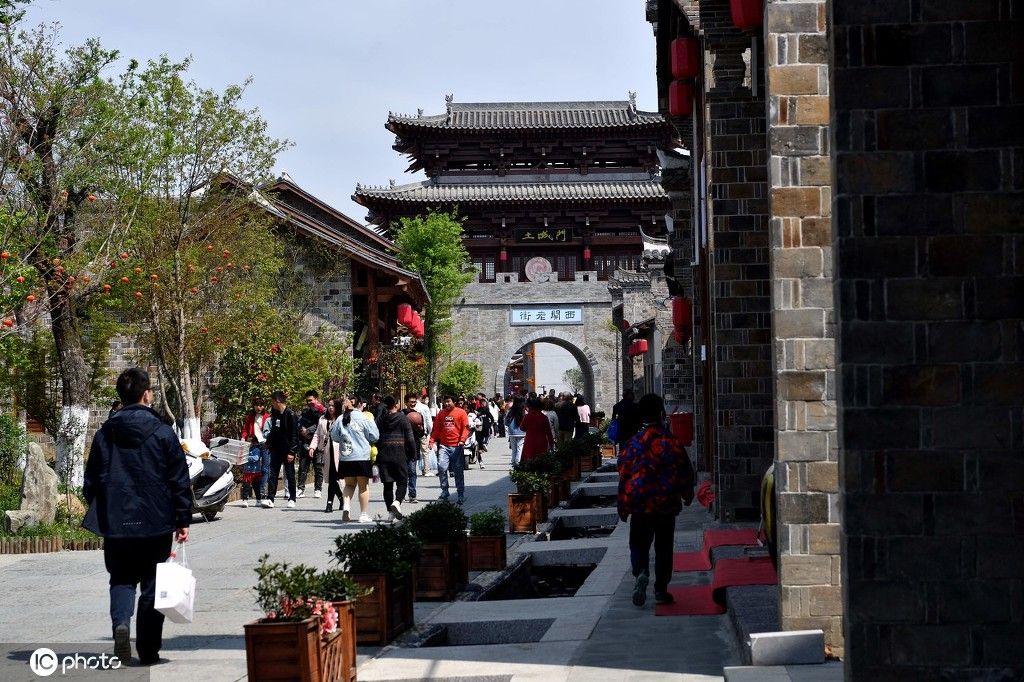 湖北省十堰市房县的西关古街拥有极其悠久的历史和文化烙印,也是荆楚