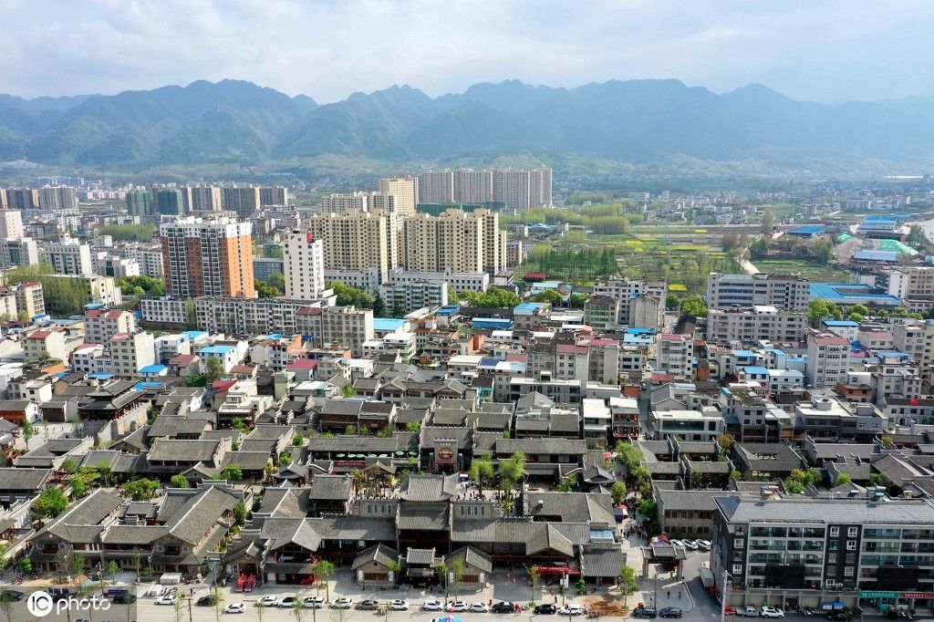 湖北房县清明时节游古街