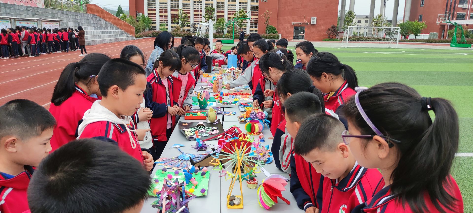 房县天明小学举行劳动教育成果展