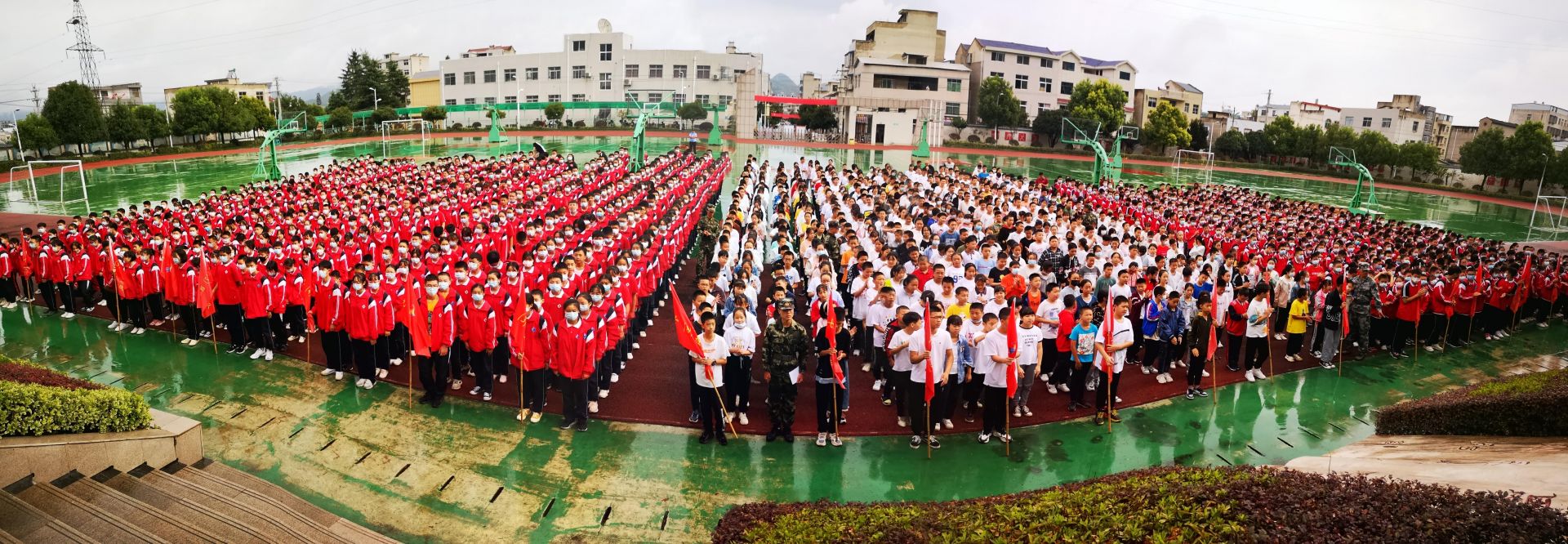 七河中学举行2021年秋开学典礼暨国防教育拓展训练新生养成教育开营