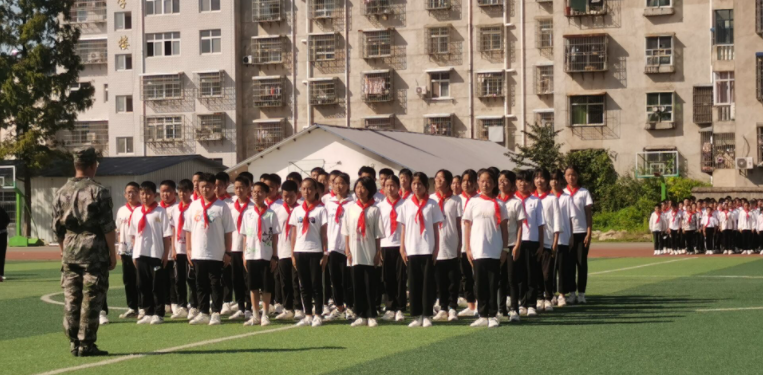 城关一中新生军训汇报演出落下精彩帷幕