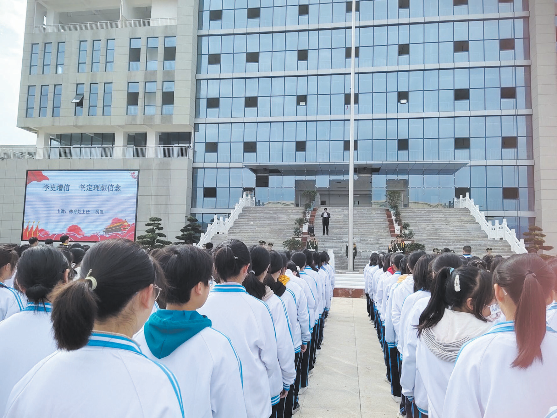 凝心聚力夯实教学引领成长房县一中提升教育教学质量侧记