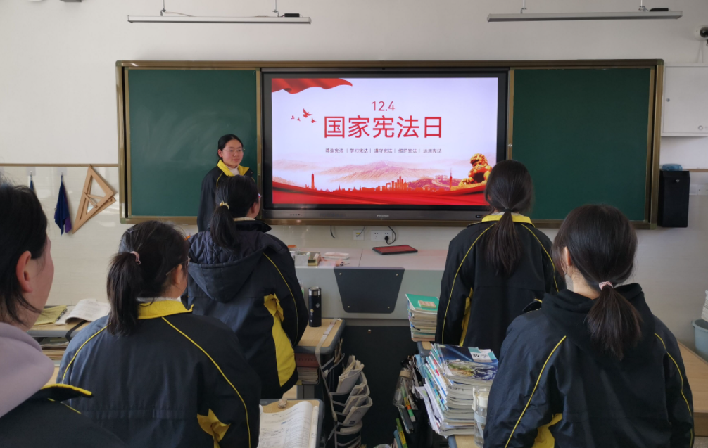 房县一中多形式开展宪法宣传周主题教育活动