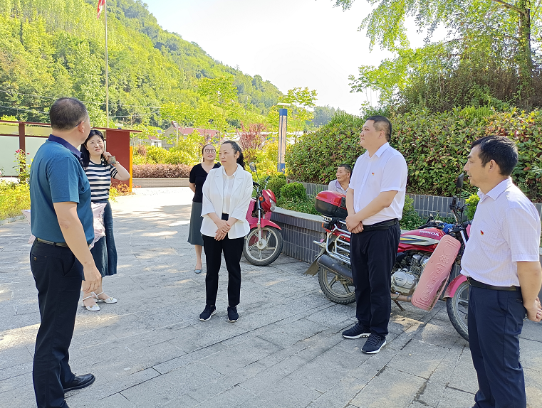 王玲深入九道乡督导文化大礼堂和新时代文明实践所,站阵地建设_房县
