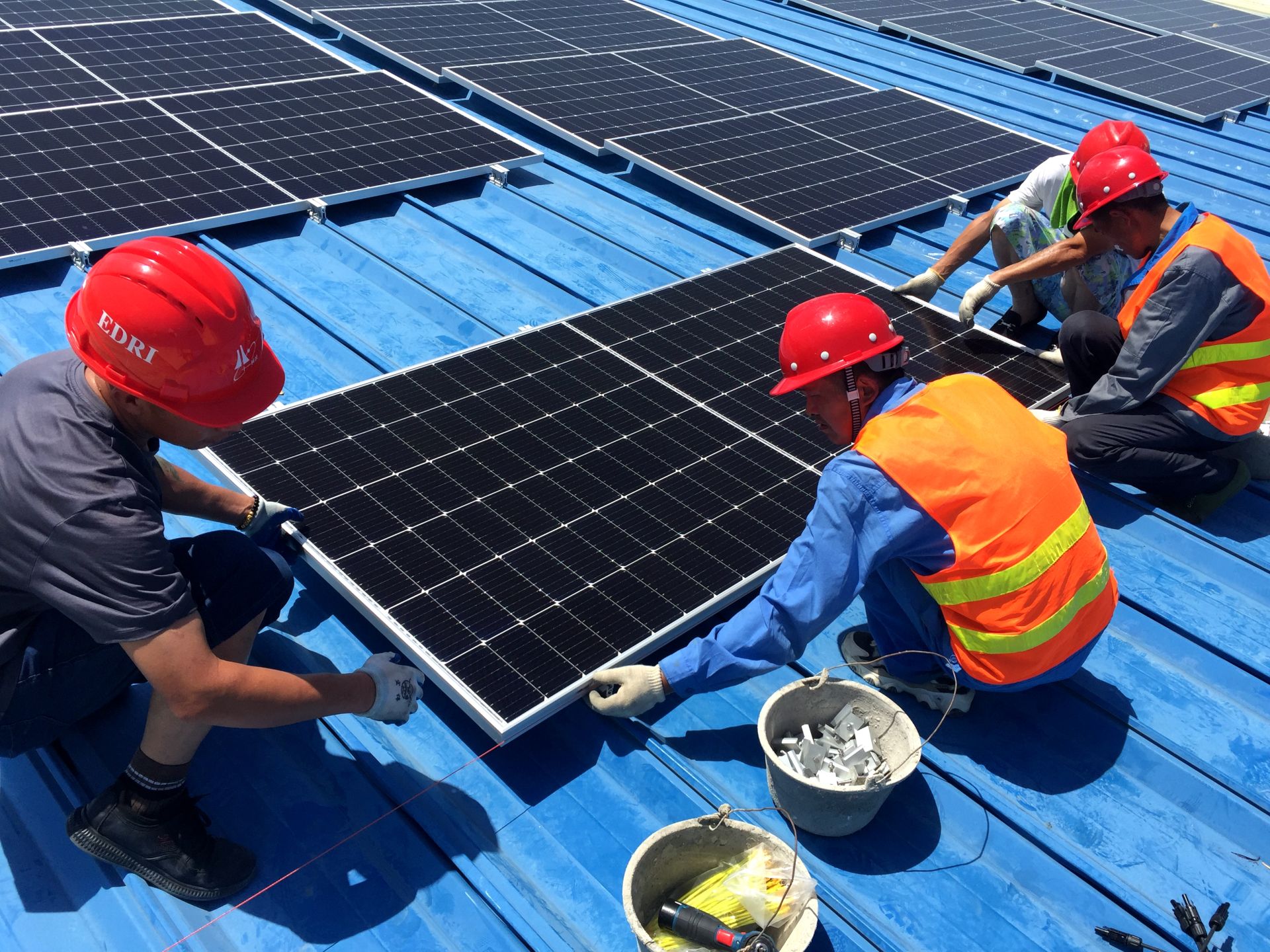 房县工业园区屋顶换新装分布式光伏项目加快推进