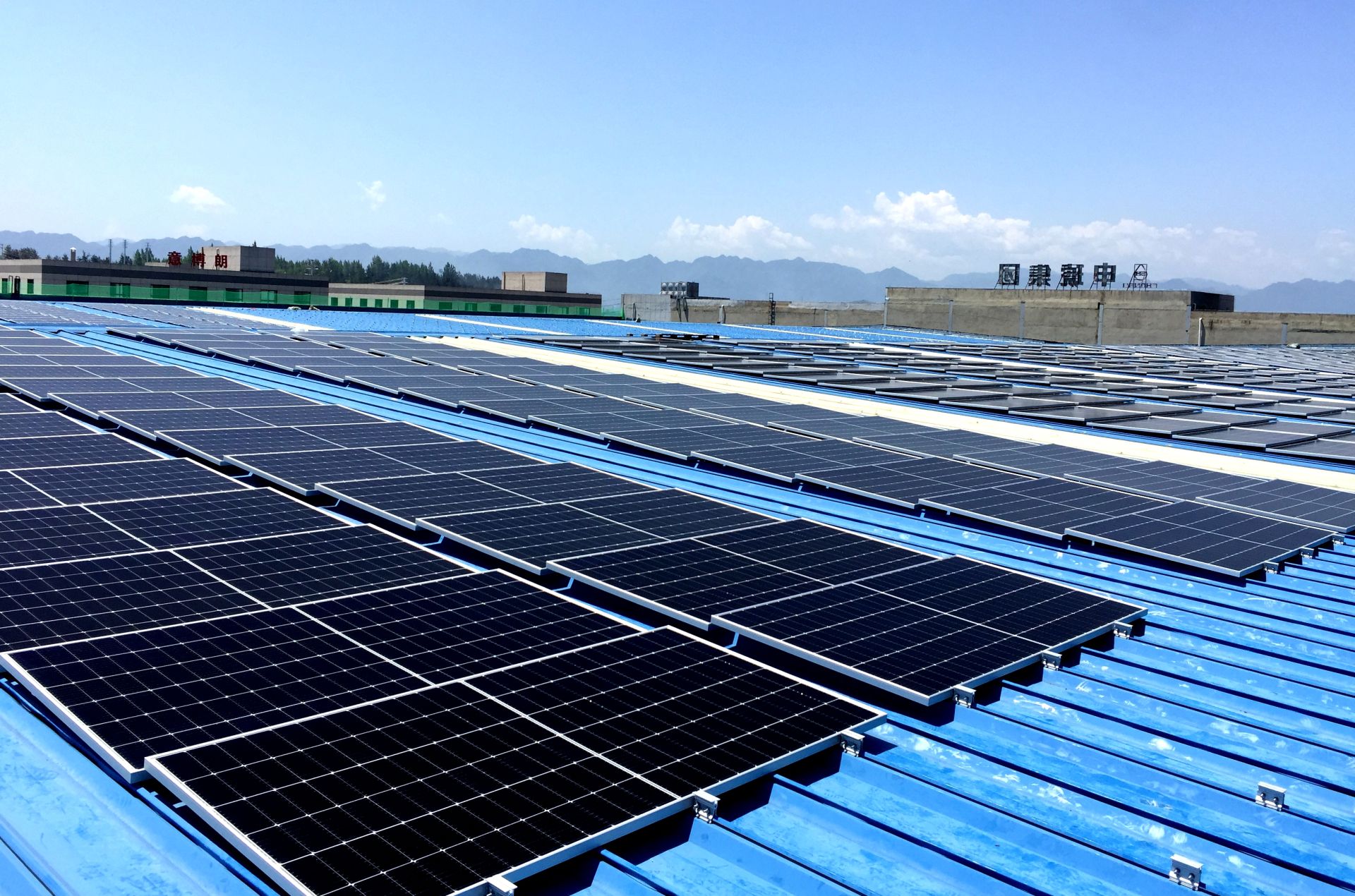 房县工业园区屋顶换新装分布式光伏项目加快推进