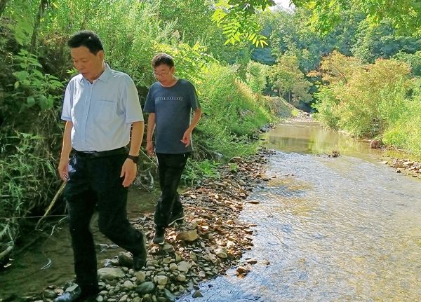 巡查小組先後前往窯淮鎮,中壩鄉,野人谷鎮,白鶴鎮,聽取鄉鎮中心學校