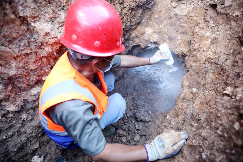 通讯员 张启龙  报道:9月25日,房县猪娃子沟水库大坝白蚁防治全域铺开