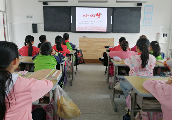 房县晓阳小学创文知识与晨读相结合