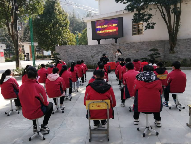 野人谷学校开展宪法学习宣传周宣传教育活动