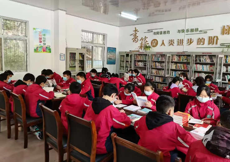 野人谷学校开展书香润心灵阅读伴成长活动
