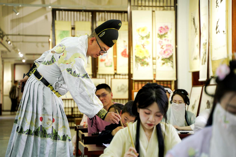 房县西关印象沉浸式古风游园会让你体验穿越千年的文化之旅