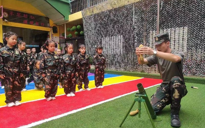城關鎮大風車幼兒園開展軍事主題特色教育